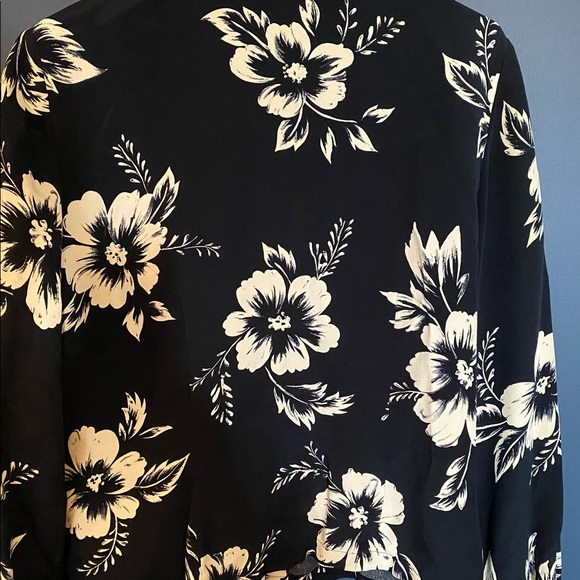 Dana Buchman Navy Flowered Blouse - Picture 5 of 5
